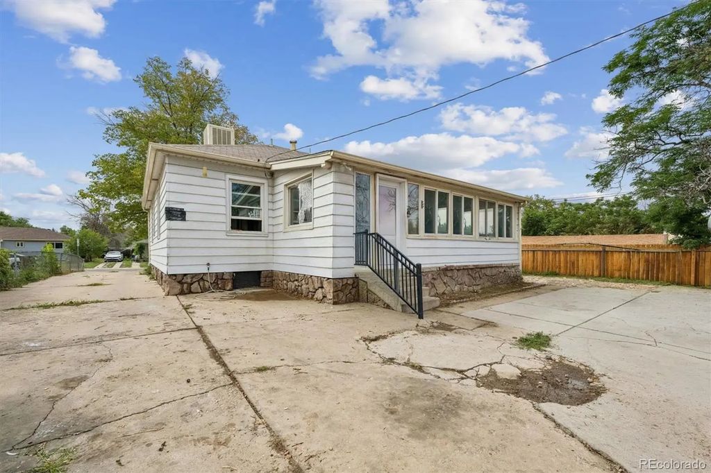 1996 Lima Street, Aurora