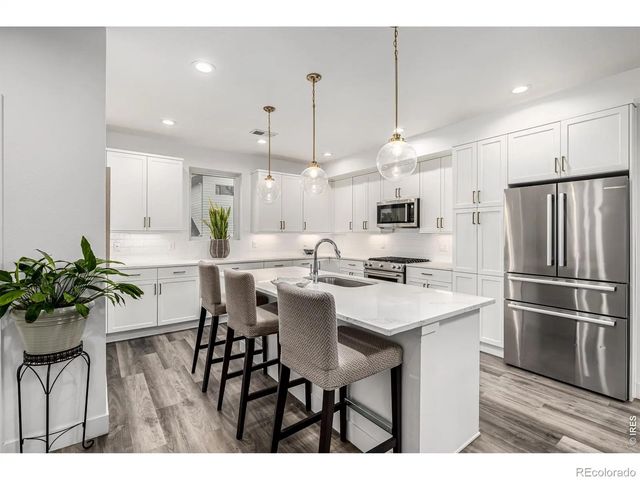 6820 E Lowry Boulevard, Denver