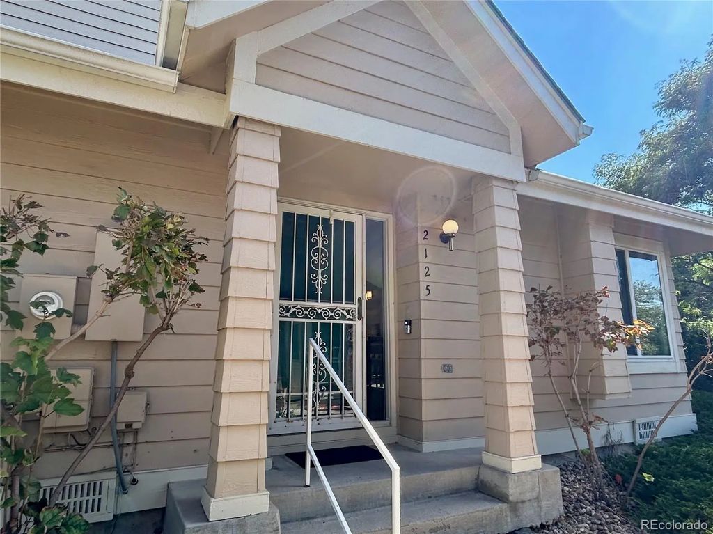 2125 S Troy Way, Aurora