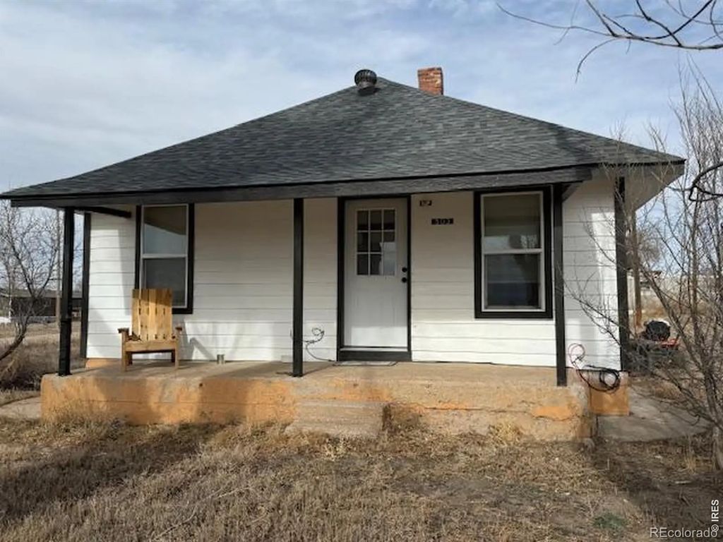 303 Lee Street, Briggsdale