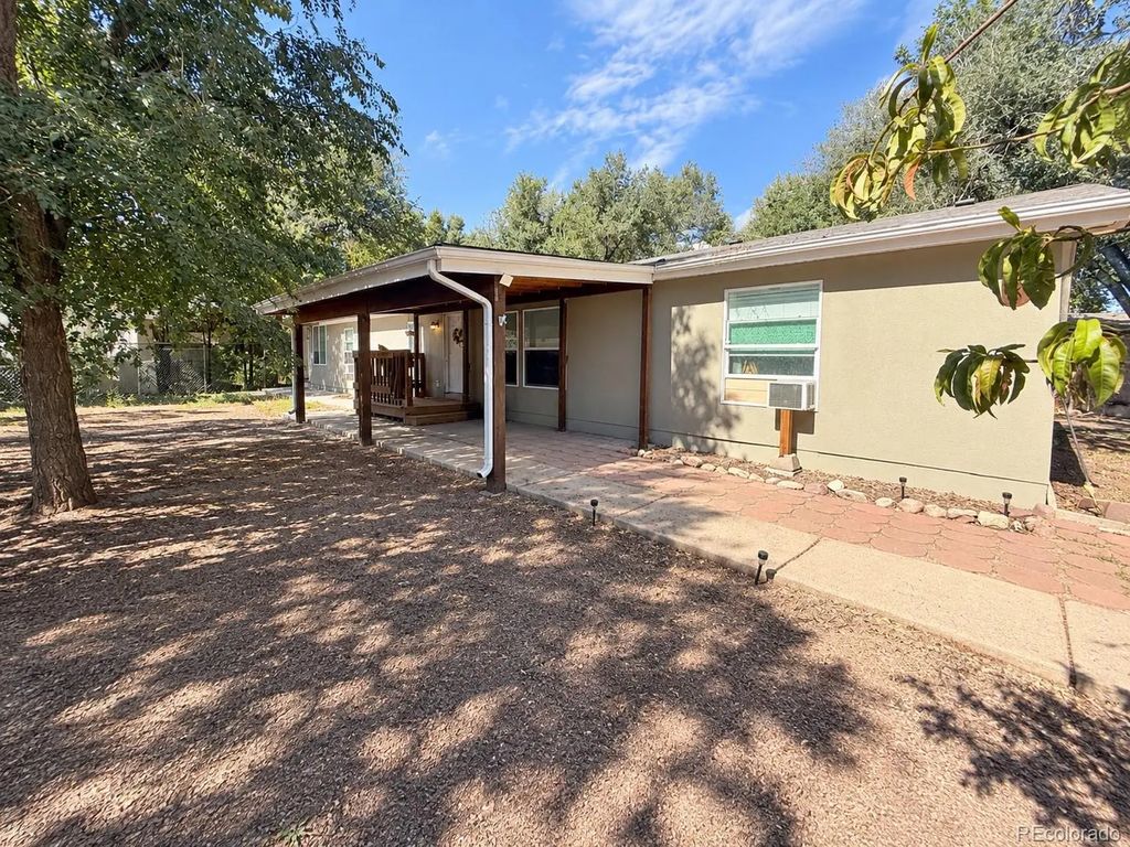 1130 Valley Manor Court, Colorado Springs