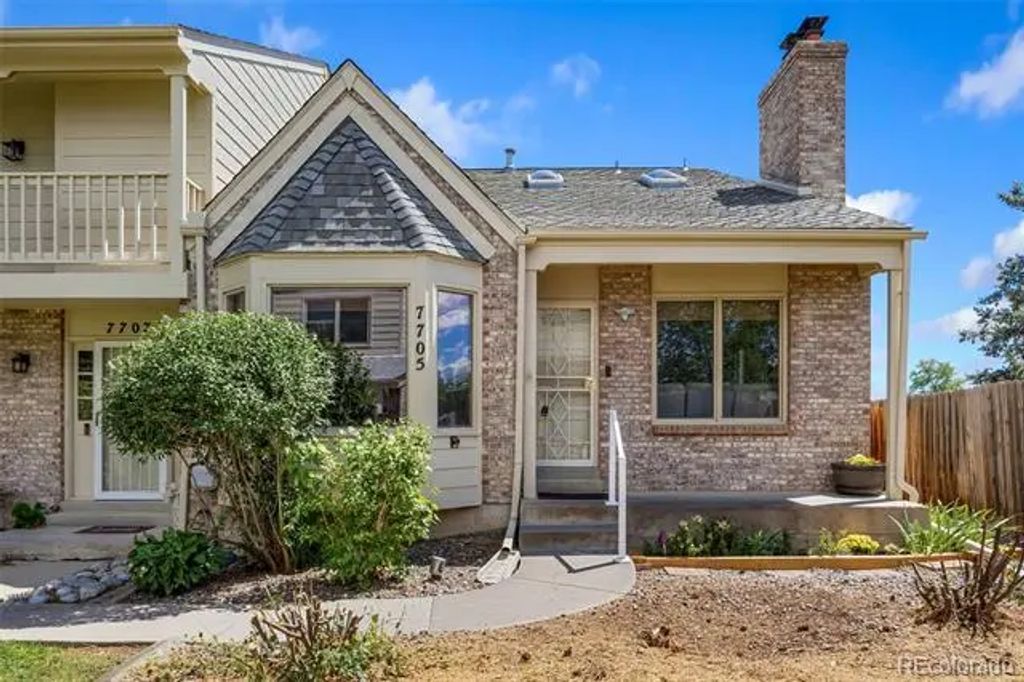 7705 S Cove Circle, Littleton