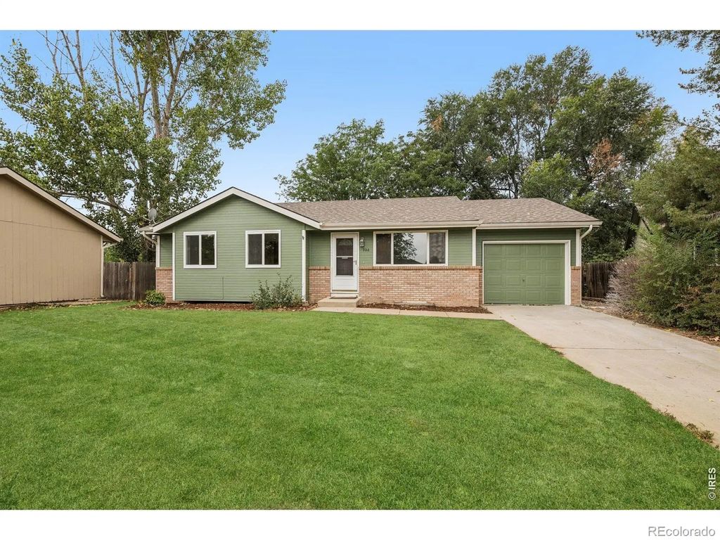 906 Foothills Court, Windsor