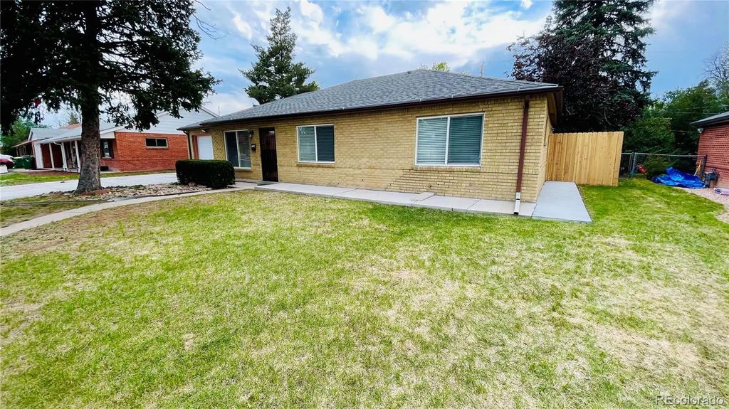 903 Quentin Street, Aurora