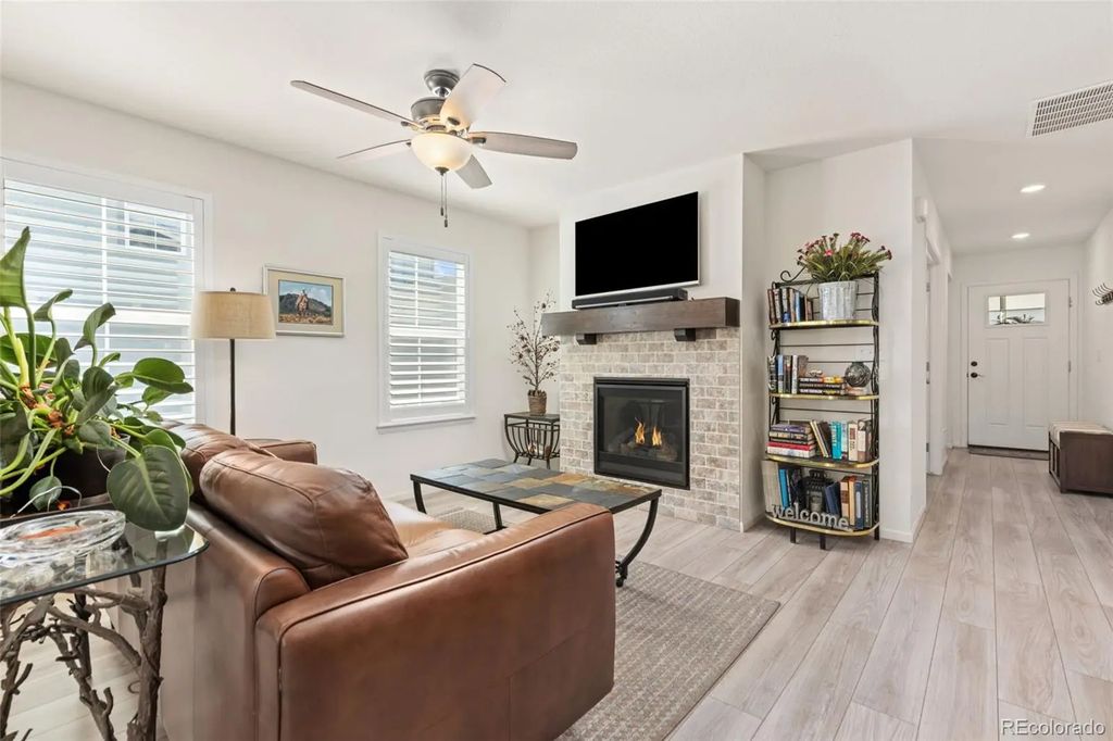 4633 N Bend Way, Longmont