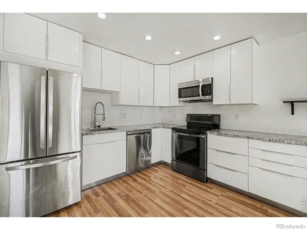 225 E 8th Avenue F2, Longmont