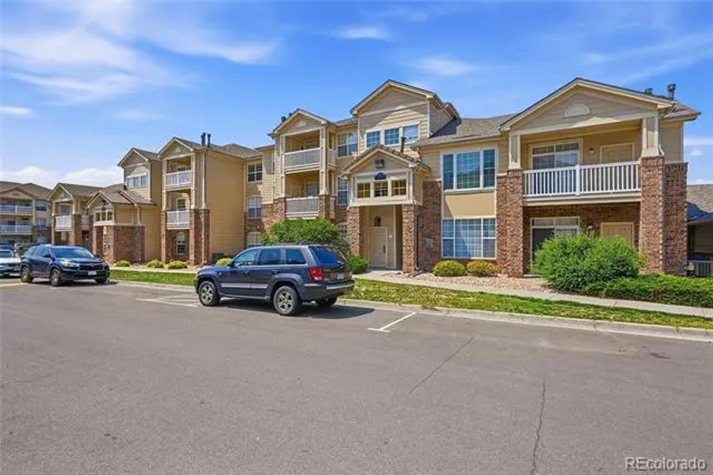 5755 N Genoa Way 14-303, Aurora