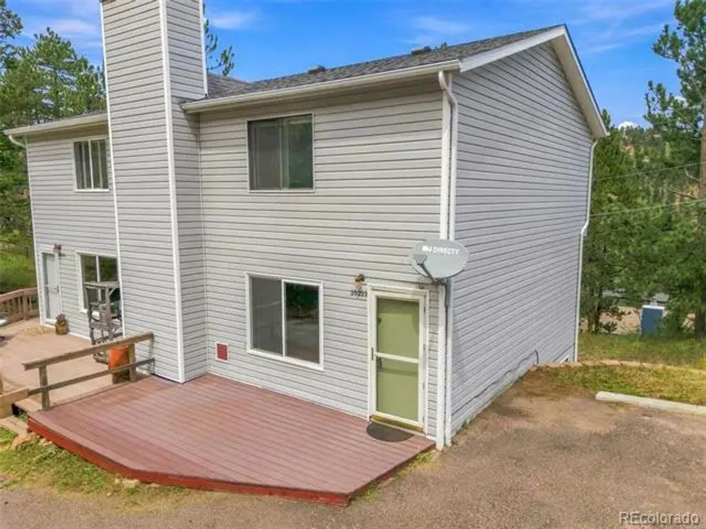 26222 S End Road, Kittredge