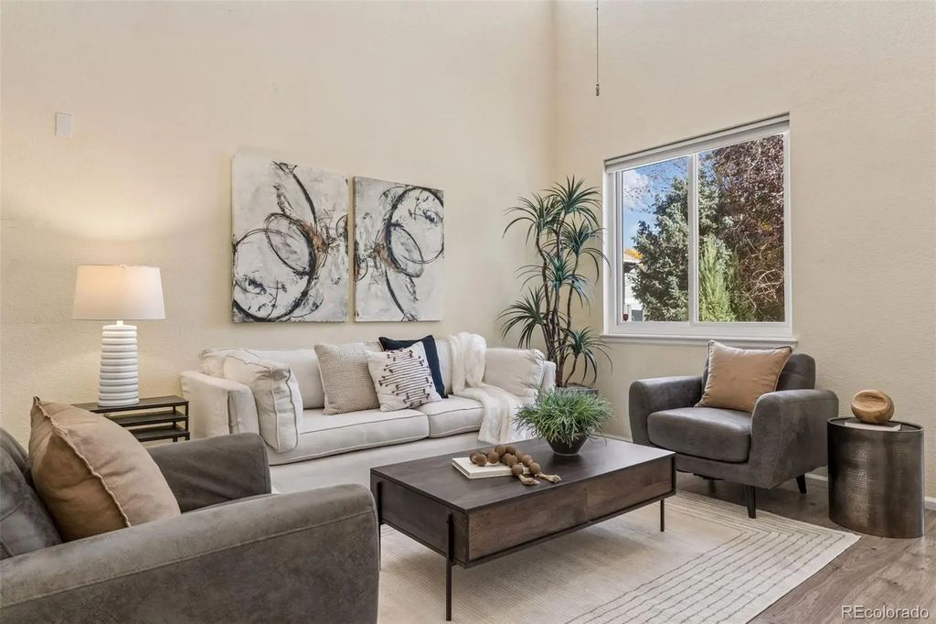 1206 S Flat Rock Circle, Aurora