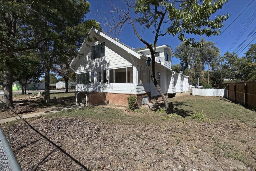 1048 11th Avenue, Longmont