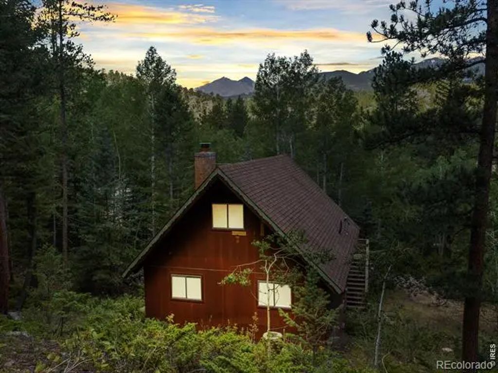 39 Hickory Drive, Lyons