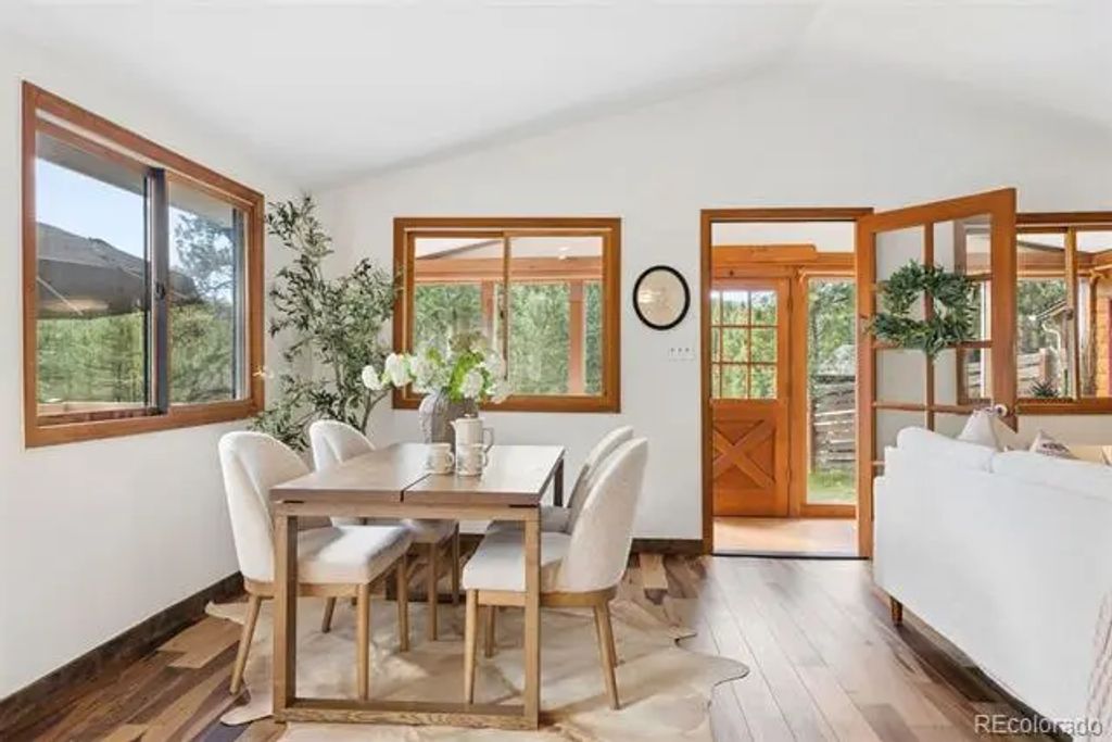 293 Bendemeer Drive, Evergreen