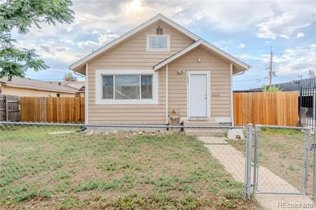 1525 Chester Street, Aurora