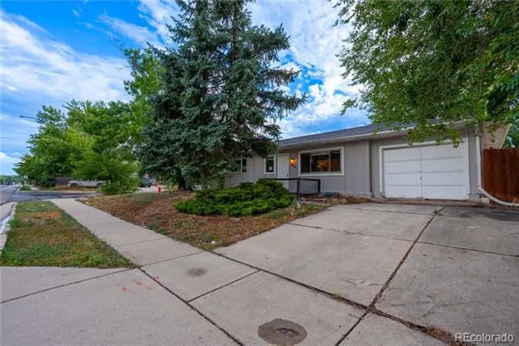895 S Garrison Street, Denver
