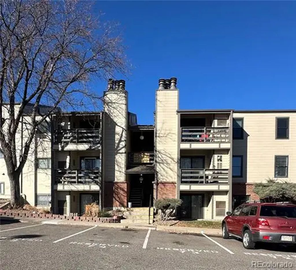 579 Wright Street 207, Lakewood