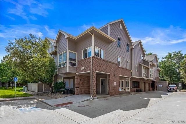 1330 S Monaco Parkway 14, Denver