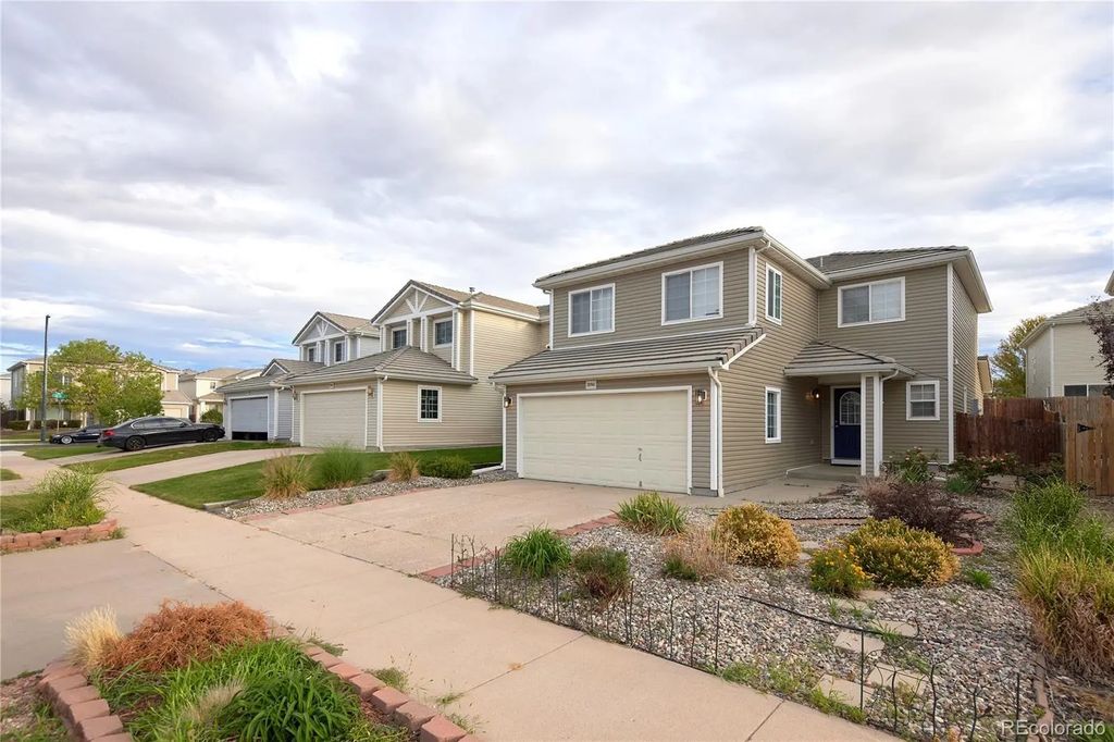 20764 E 39th Avenue, Denver