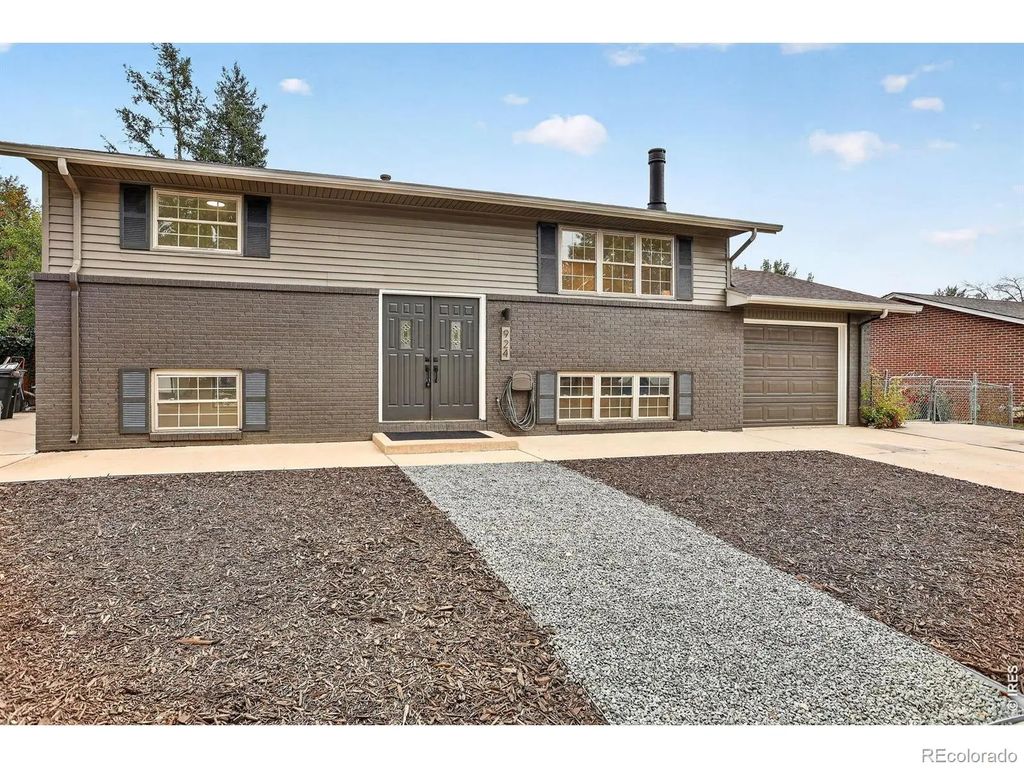 924 Tony Place, Longmont