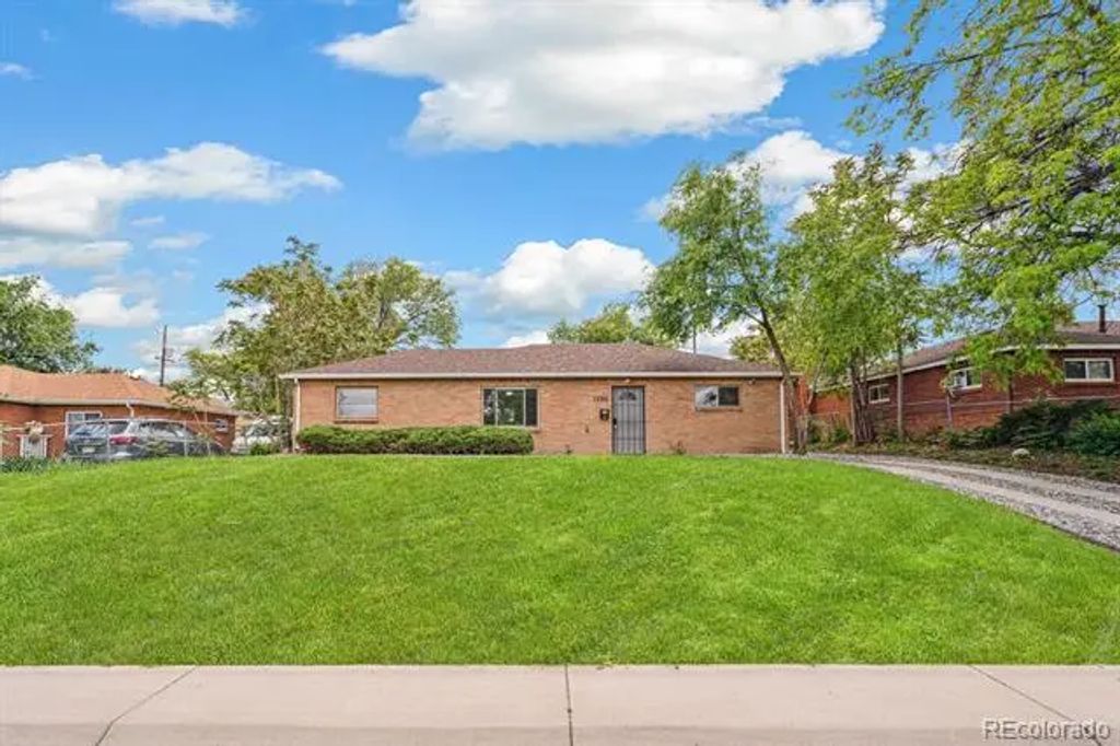 1330 Oak Place, Thornton