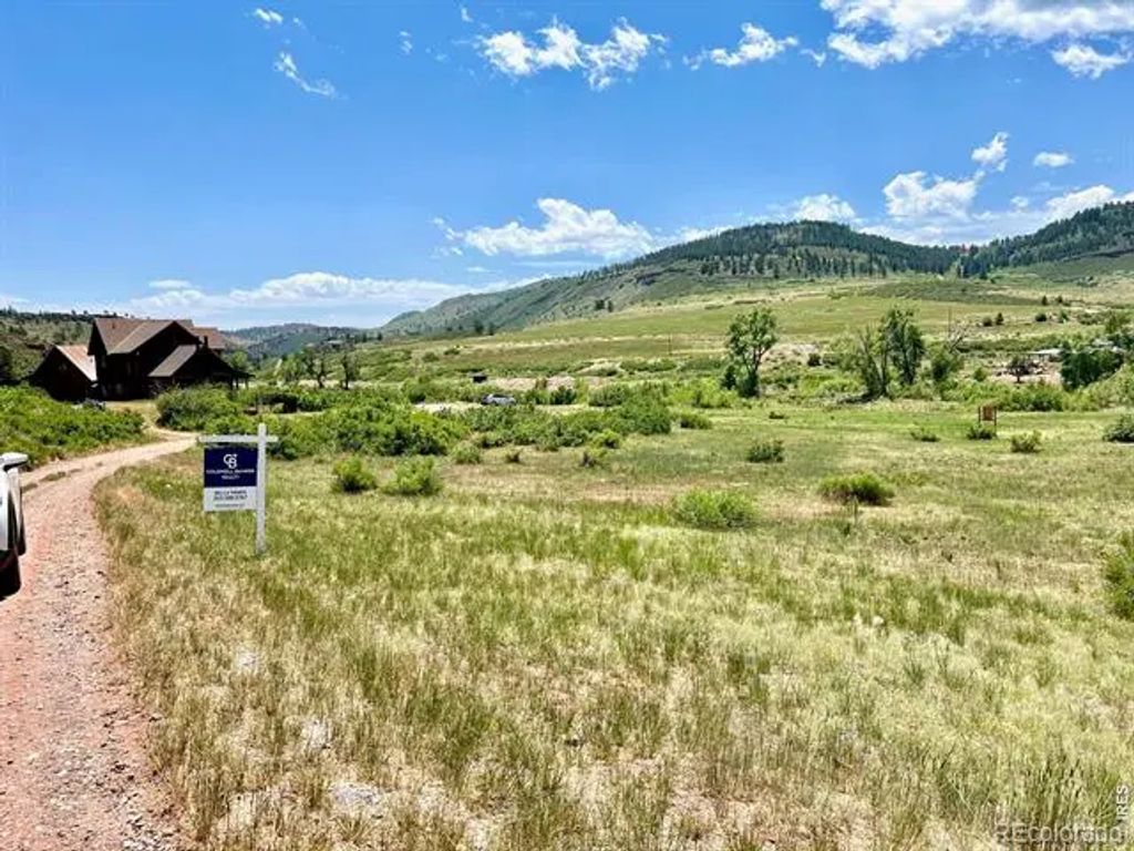 306 River Way, Lyons