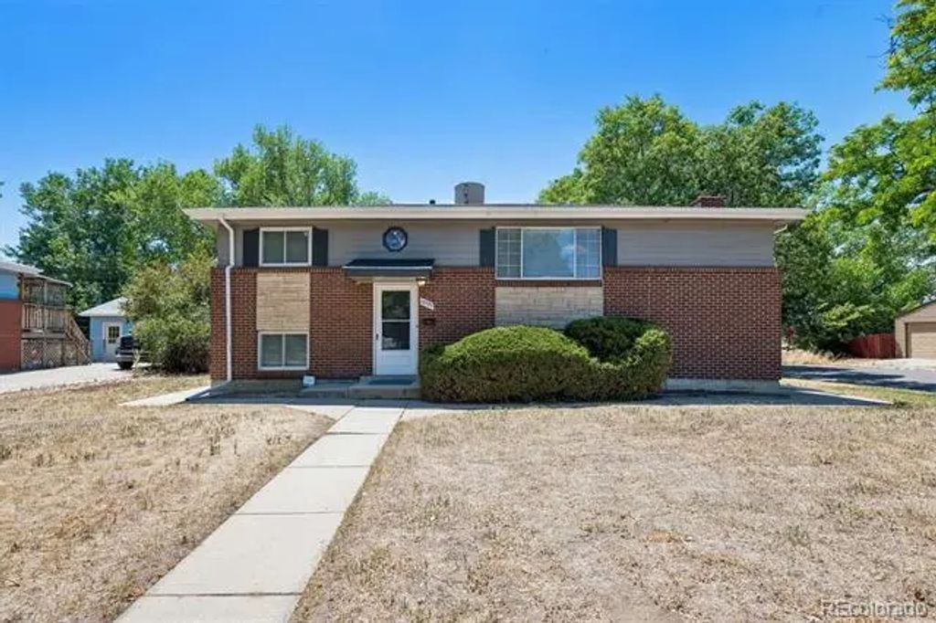 13473 Fitzsimons Way, Aurora