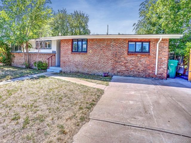 7789 Greenleaf Lane, Denver