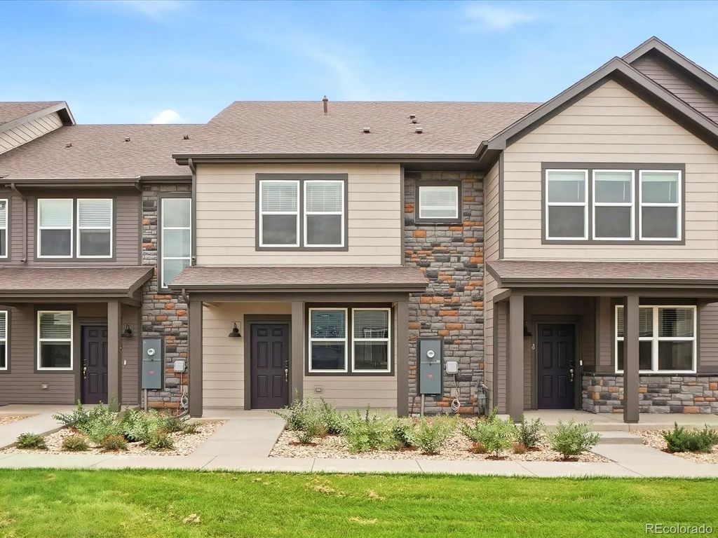 1596 Riverplace Drive 4, Windsor