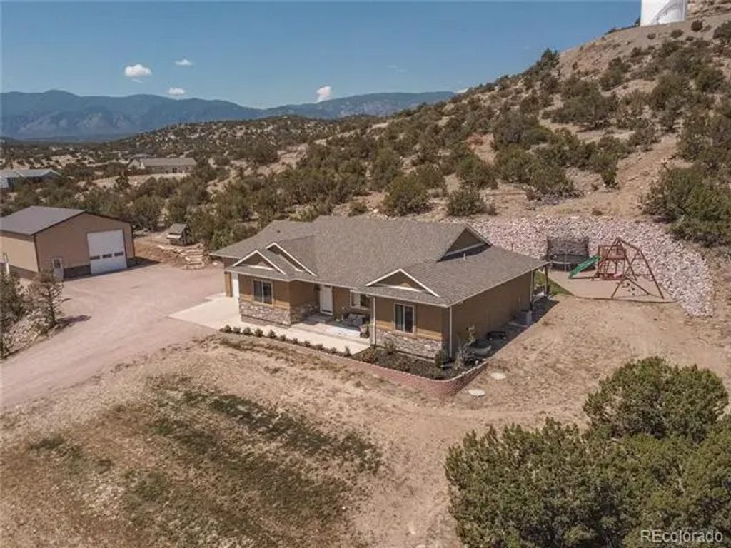 585 Twin Pines Avenue, Rockvale