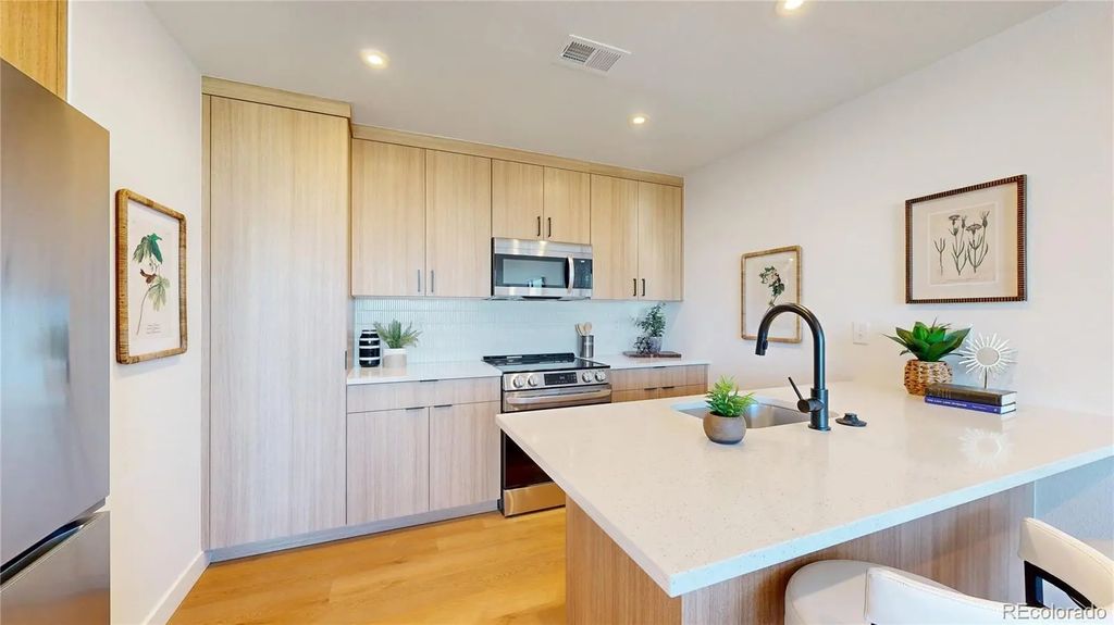 933 Edge Circle, Longmont