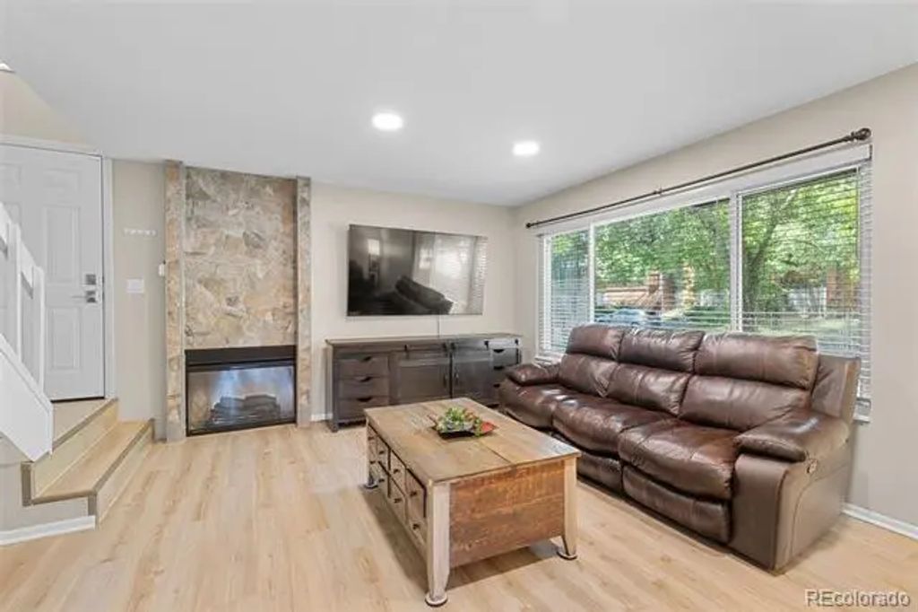 1206 S Dillon Way, Aurora