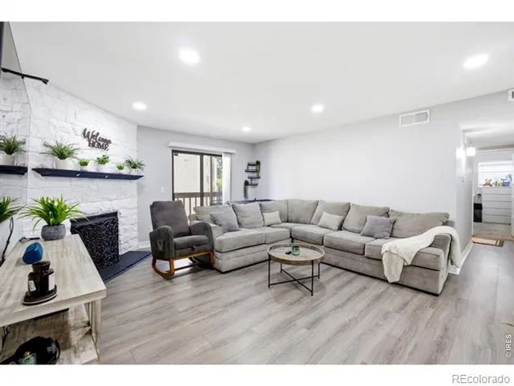 8225 Fairmount Drive 105, Denver