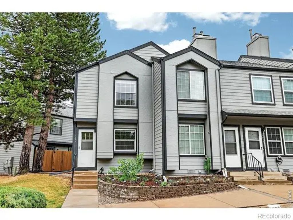 1939 Newland Court, Lakewood
