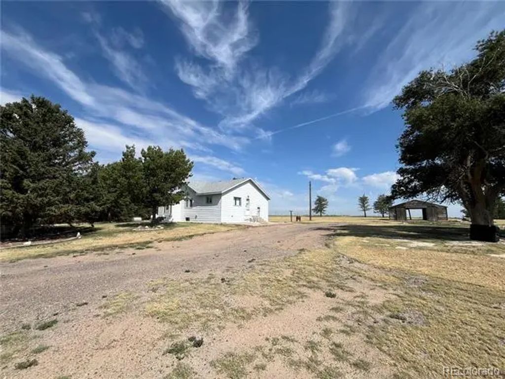 24722 Us Highway 385, Burlington