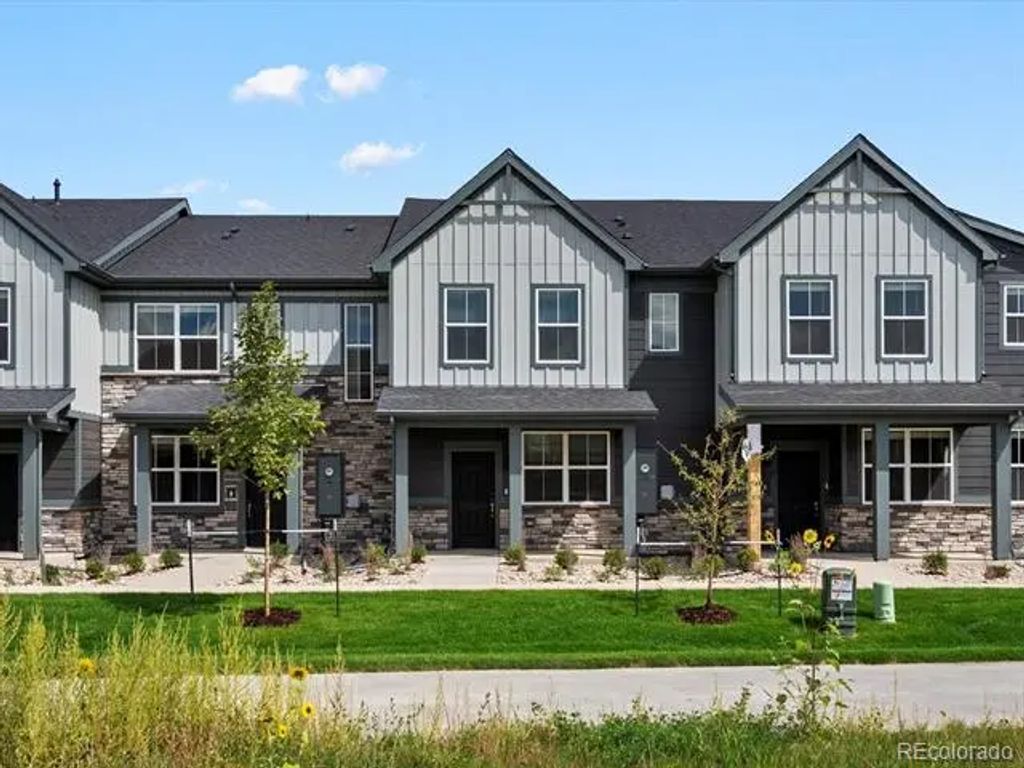 1600 Riverplace Drive 4, Windsor