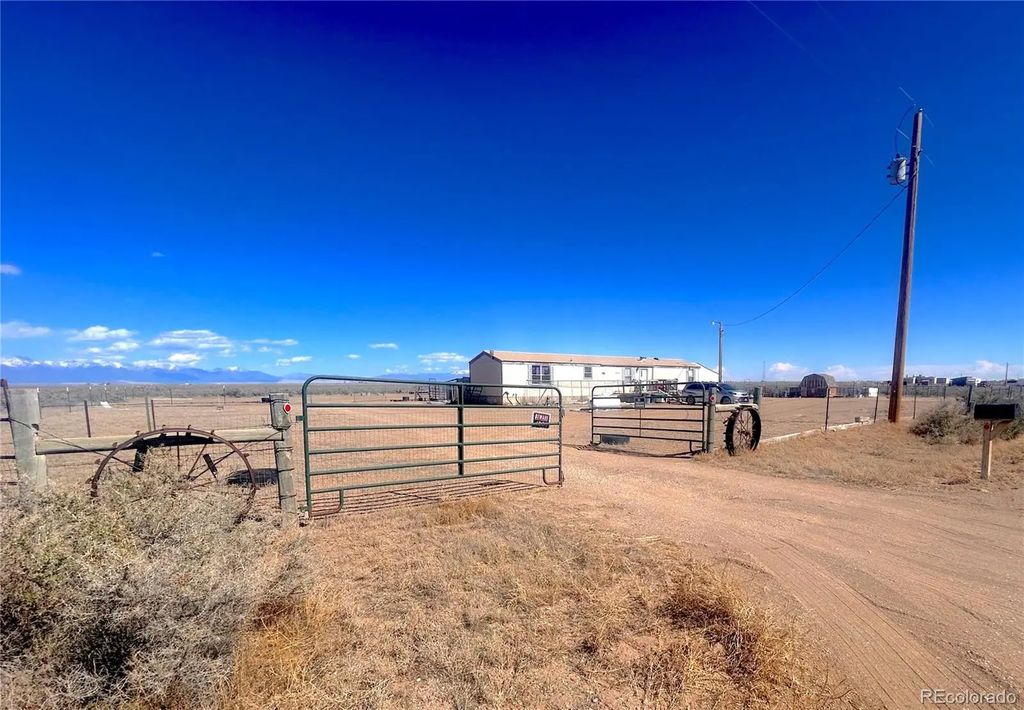 10850 County Road 45, Center