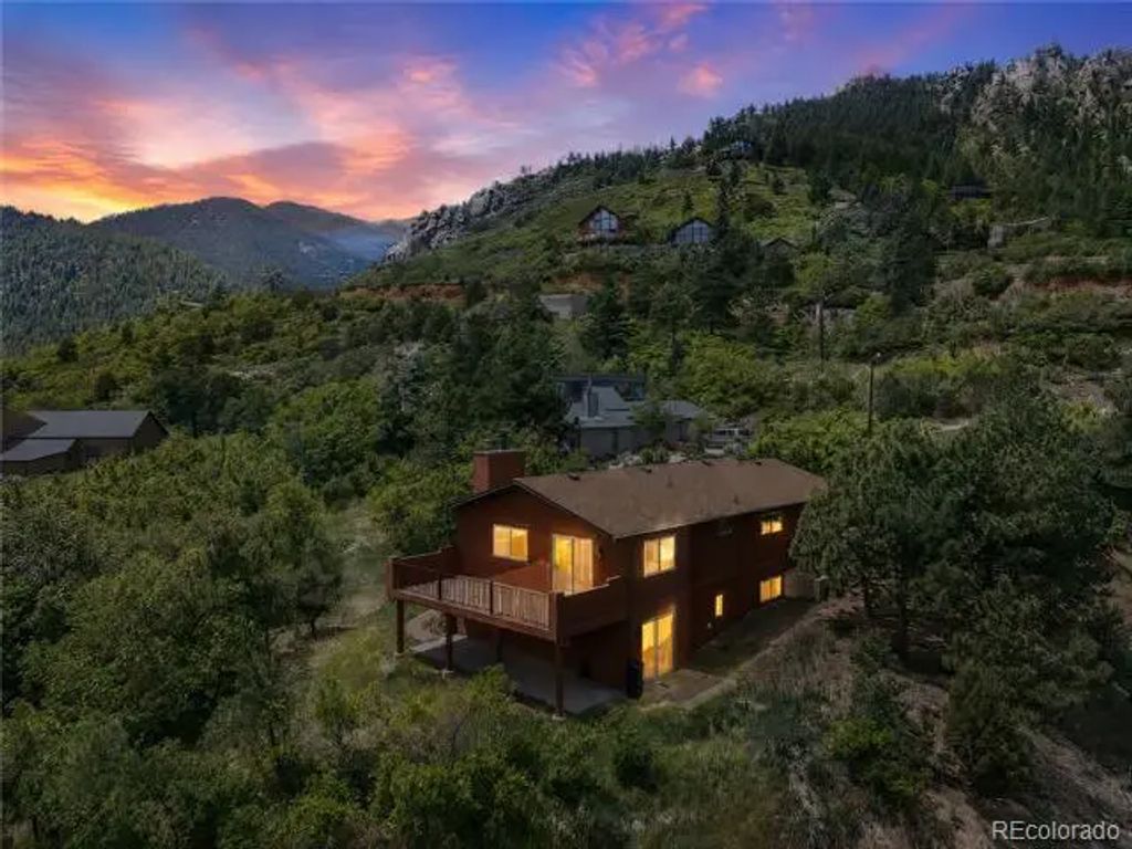 975 Crystal Park Road, Manitou Springs