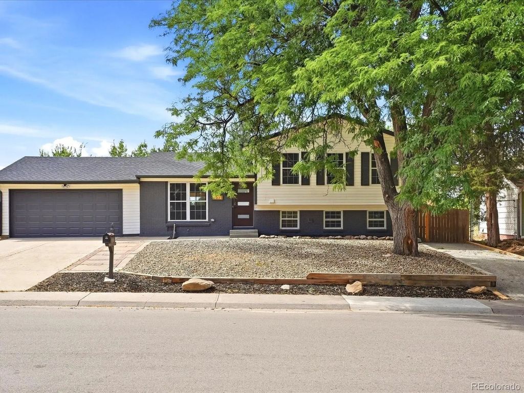 2571 S Kittredge Way, Aurora