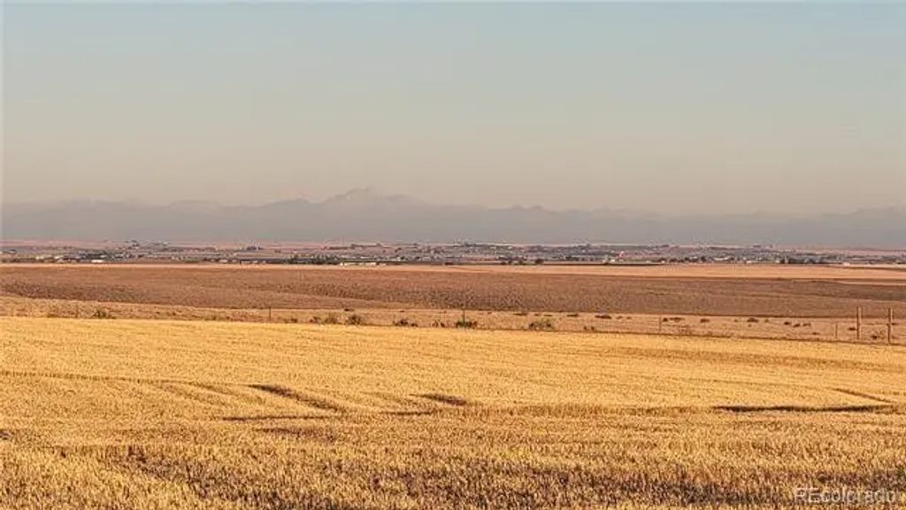 County Road 81, Roggen