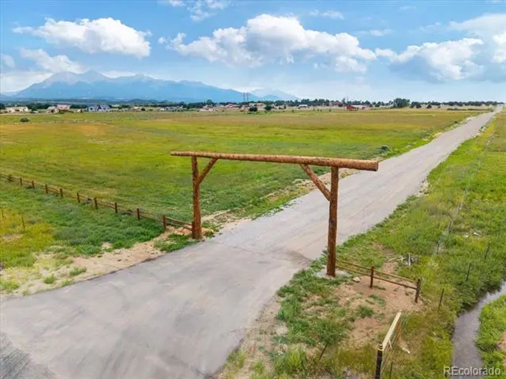 8039 Freedom Circle, Salida