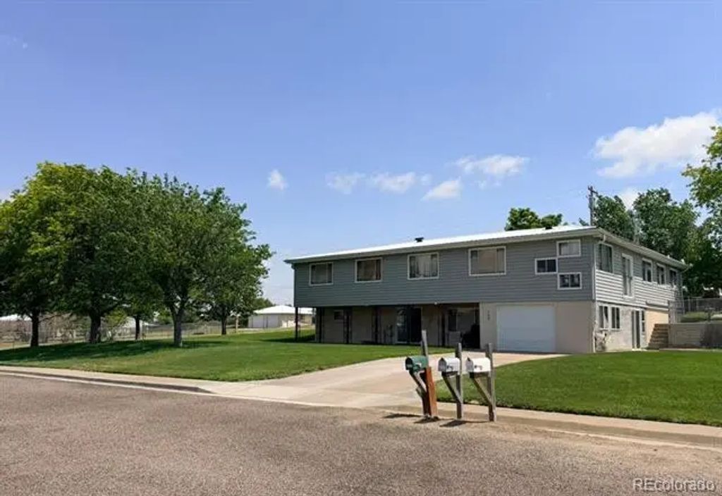 166 3rd Avenue, Deer Trail