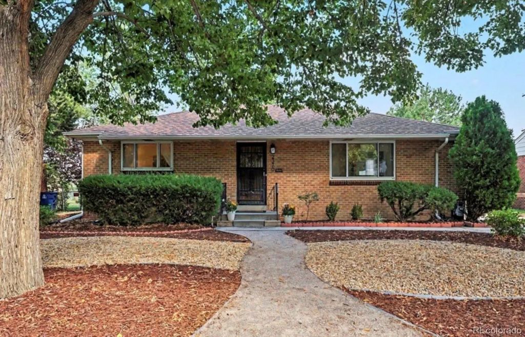 2370 Kingston Street, Aurora