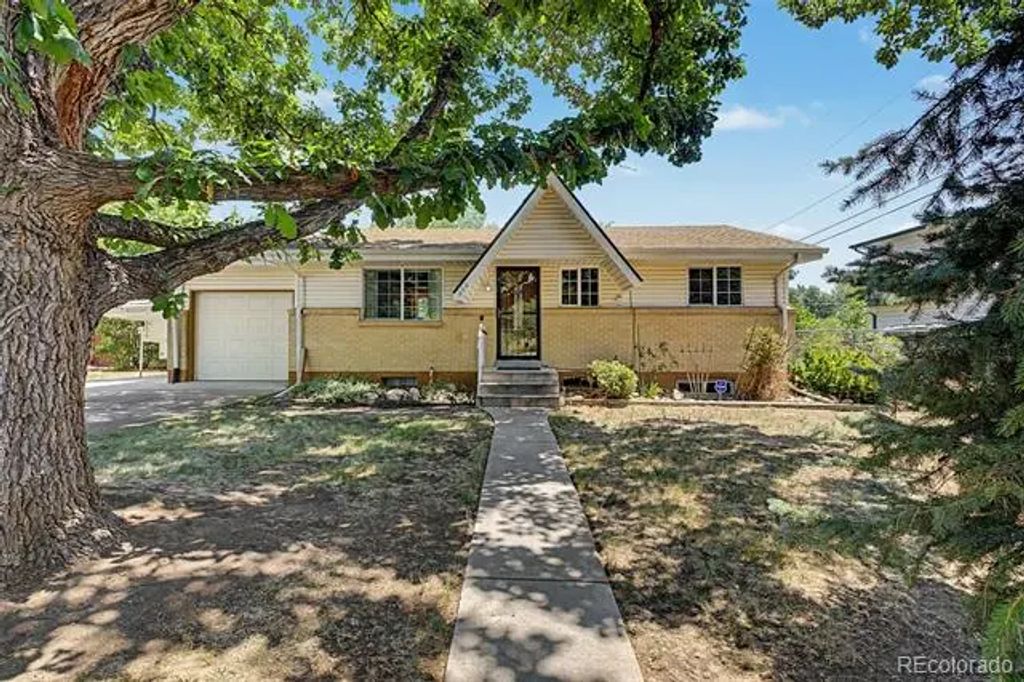 888 S Owens Court, Lakewood