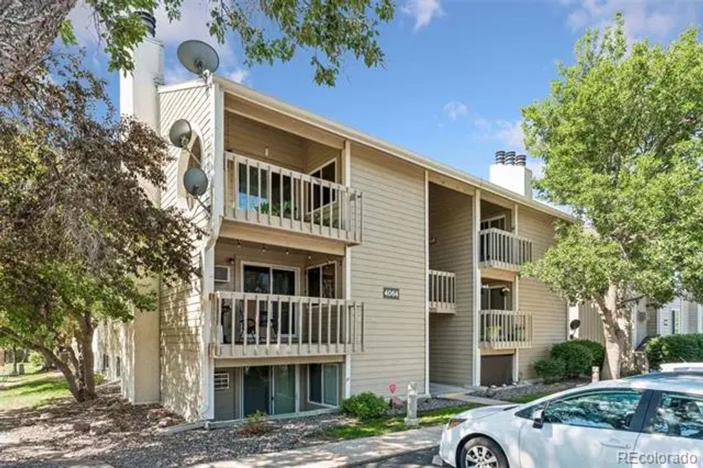 4064 S Atchison Way 102, Aurora