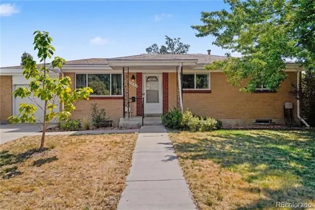 1092 S Iris Street, Lakewood