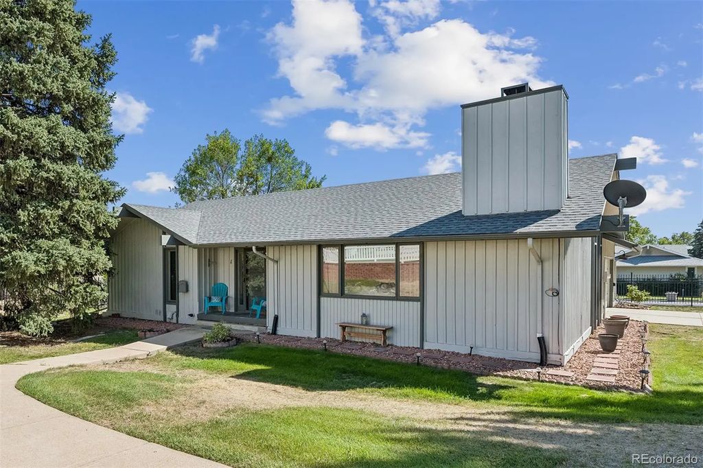 1 Douglas Drive N, Broomfield