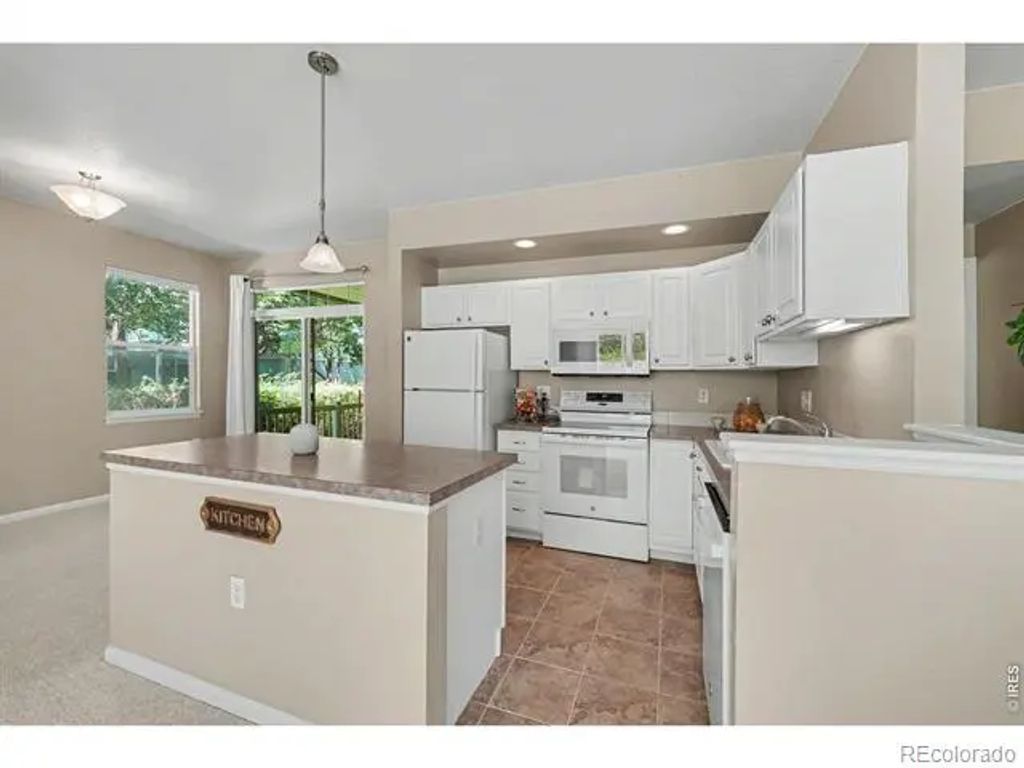 640 Gooseberry Drive 806, Longmont