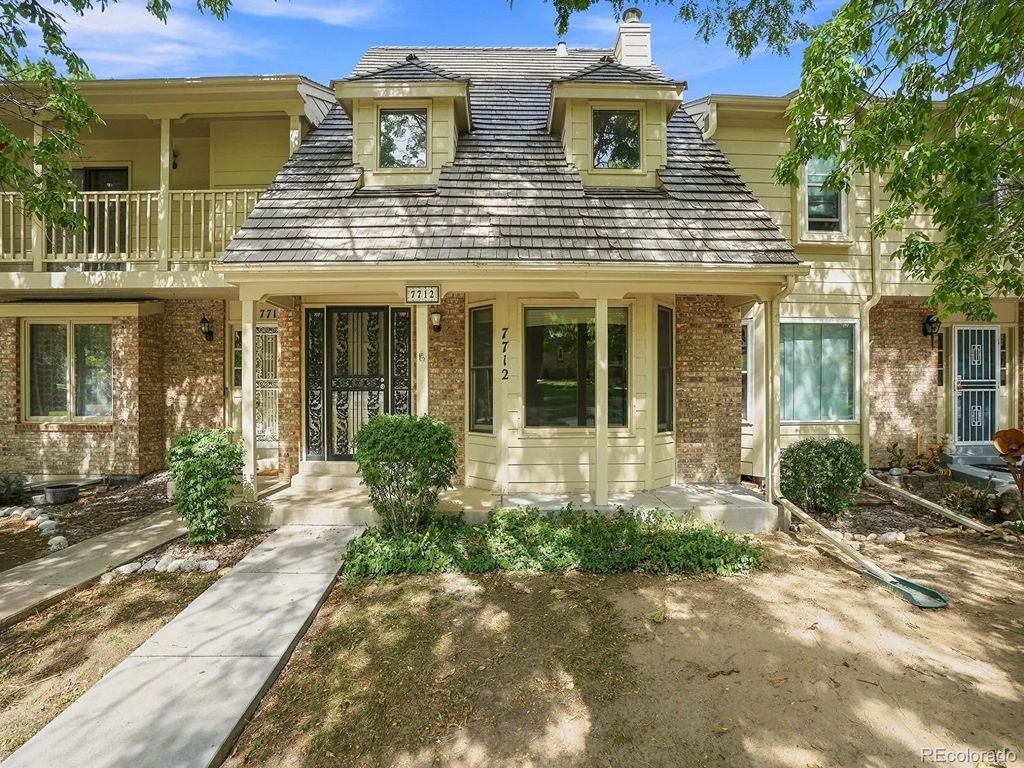 7712 S Cove Circle, Centennial
