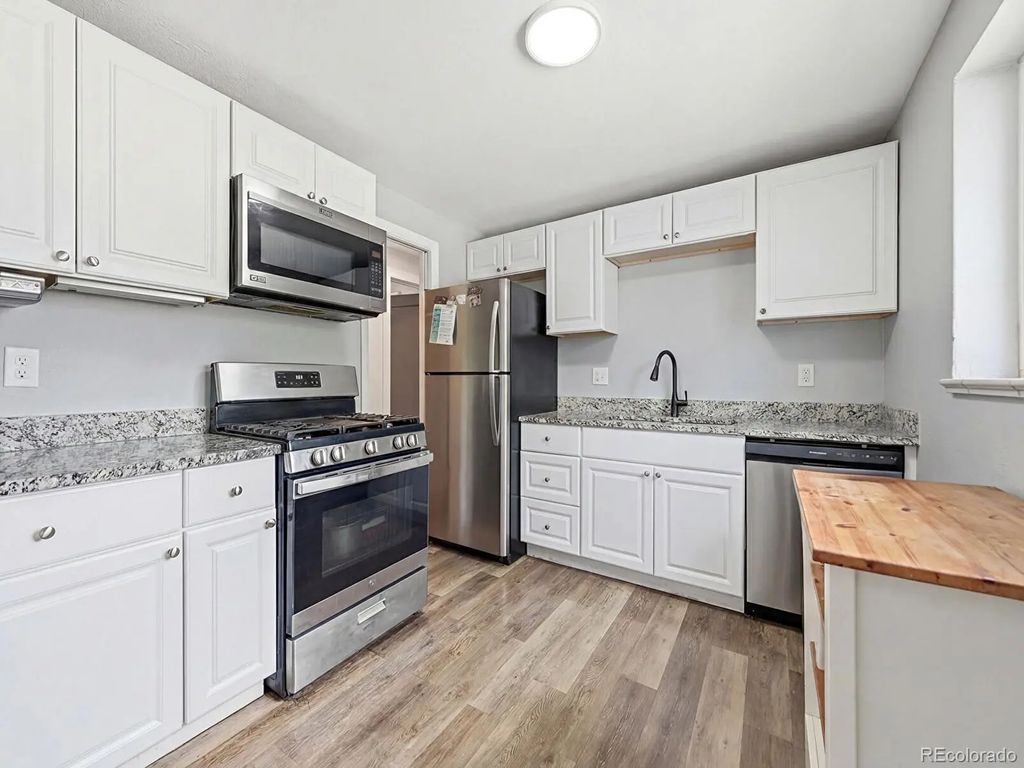 556 Elmira Street, Aurora