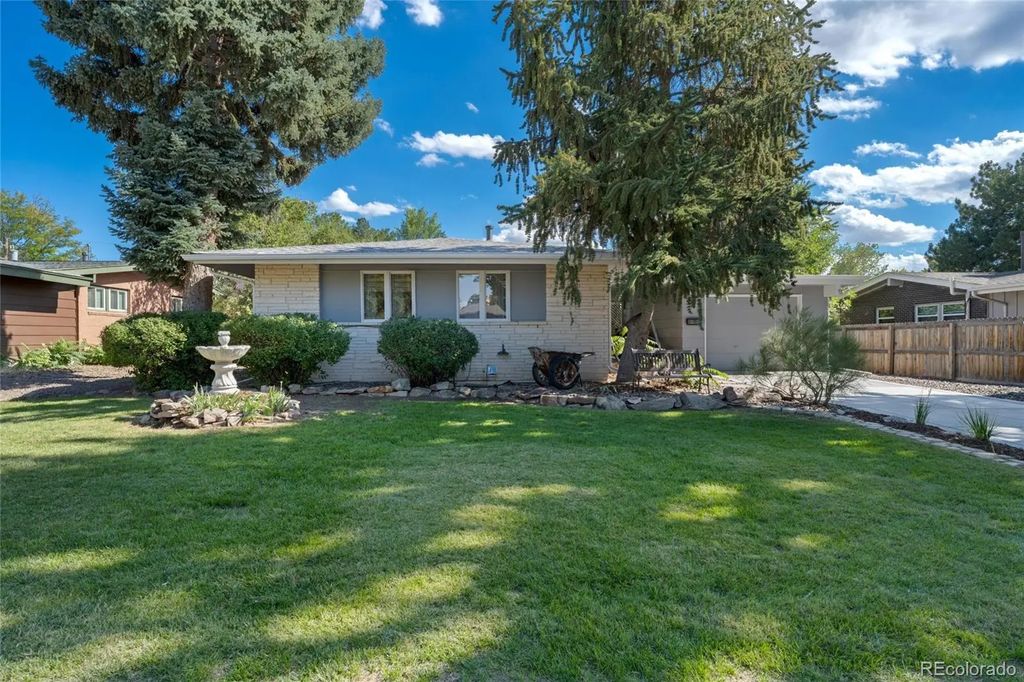 5742 W Chestnut Avenue, Littleton