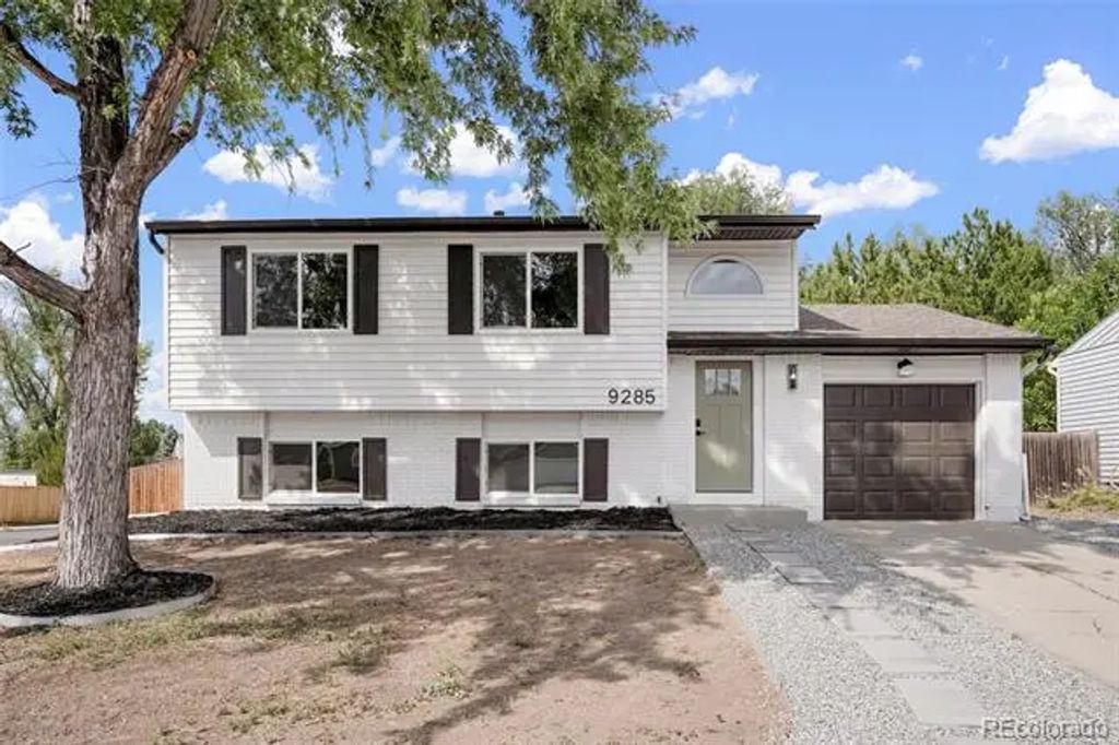 9285 W Wagon Trail Drive, Littleton